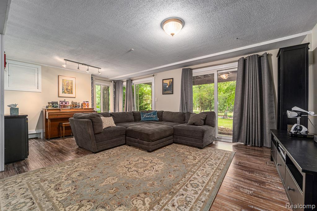 4729 Curtis Lane, Clarkston, MI — Photo 35