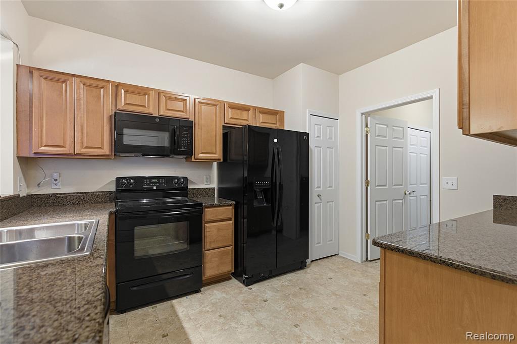 26985 Carrington Place, Harrison Township, MI — Photo 8