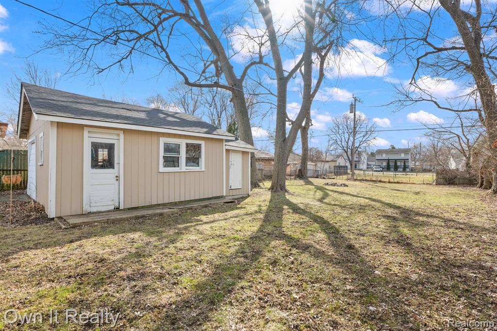 469 LAKESIDE Drive, Waterford, MI 48328 — Photo 5