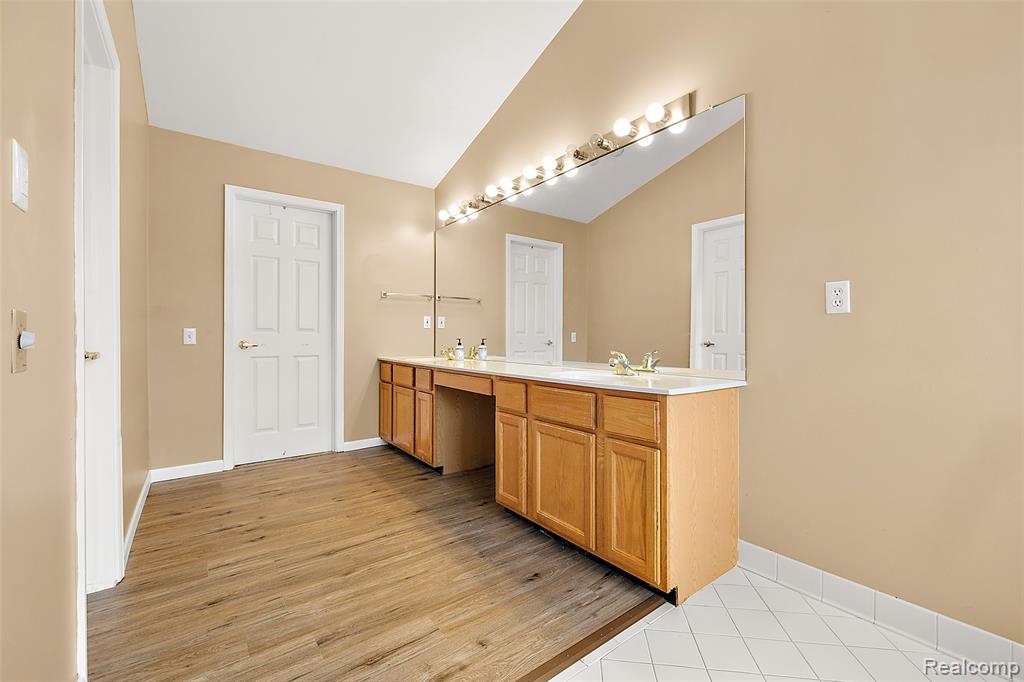 5699 Applegrove Drive, West Bloomfield, MI 48324 — Photo 19