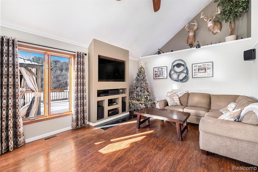 5375 OLEKSYN Road, Flint, MI 48504 — Photo 10