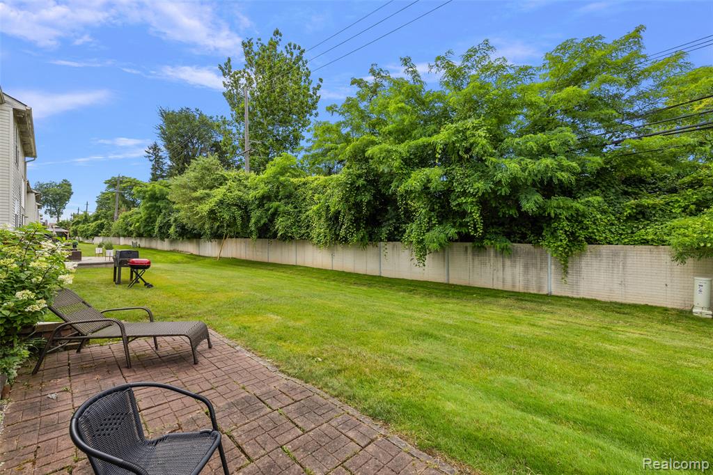 19208 W 11 Mile Road, Lathrup Village, MI 48076 — Photo 55