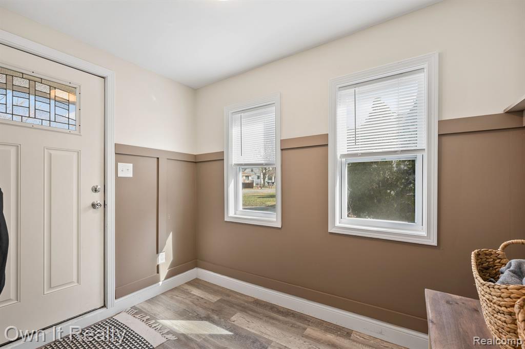 469 LAKESIDE Drive, Waterford, MI 48328 — Photo 10