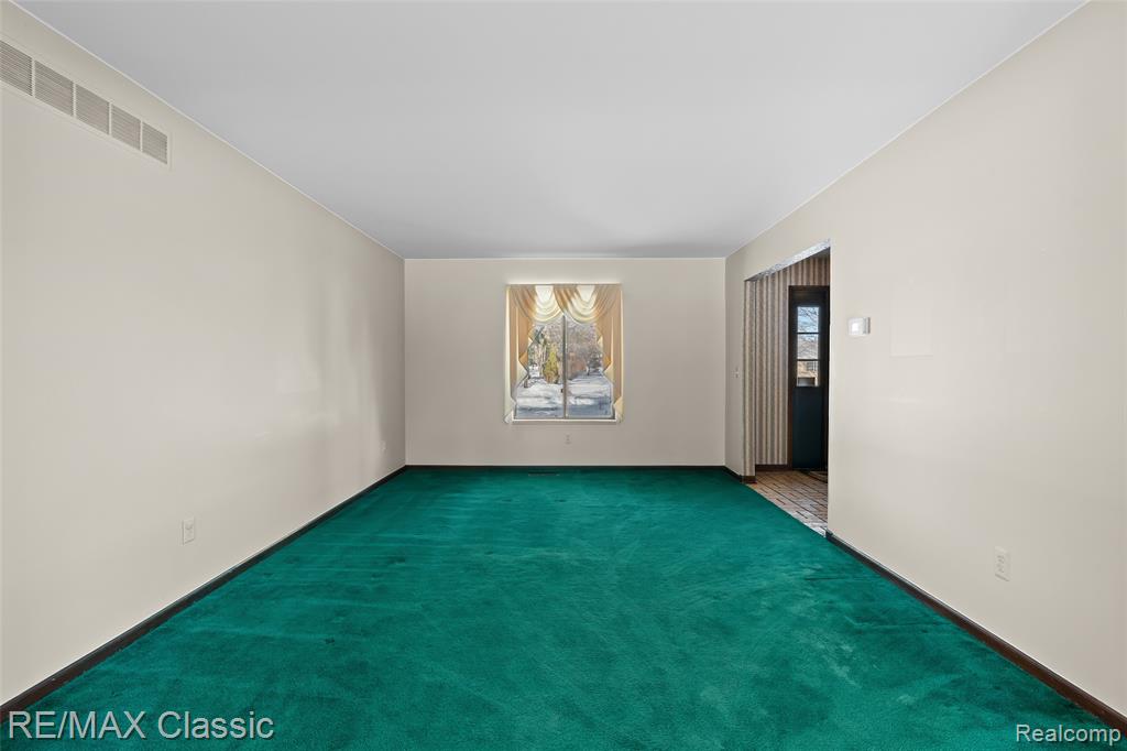 6313 Kiev Street, West Bloomfield, MI 48324 — Photo 11
