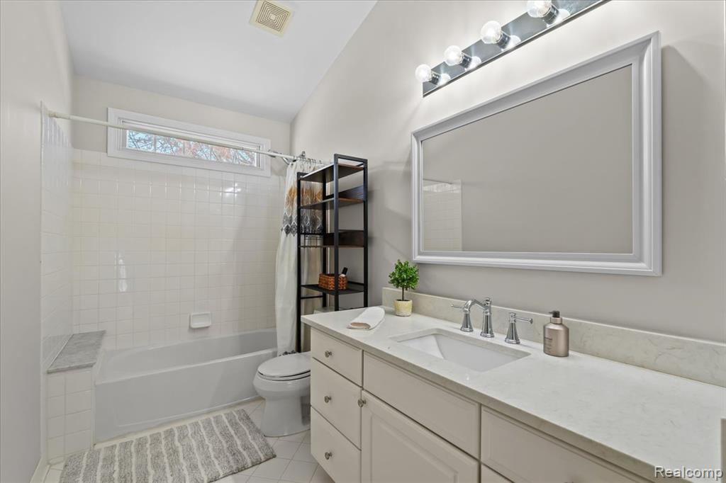 1174 Horseshoe Drive, South Lyon, MI 48178 — Photo 21
