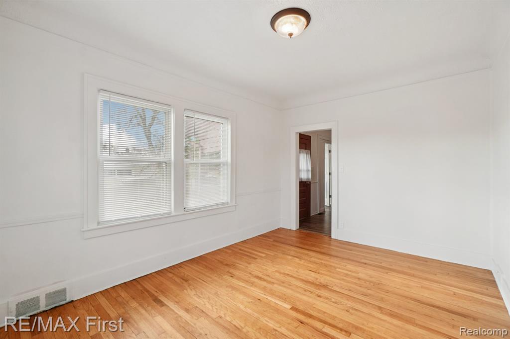 7726 Coolidge, Center Line, MI 48015 — Photo 7