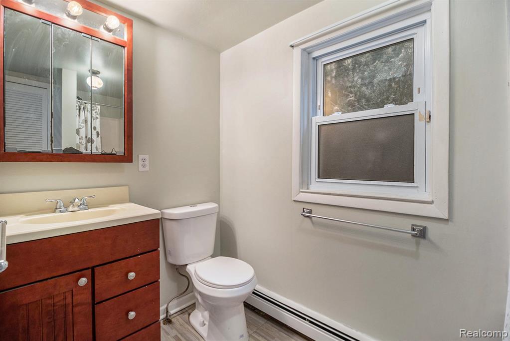 242 BROADWAY, Davisburg, MI 48350 — Photo 18