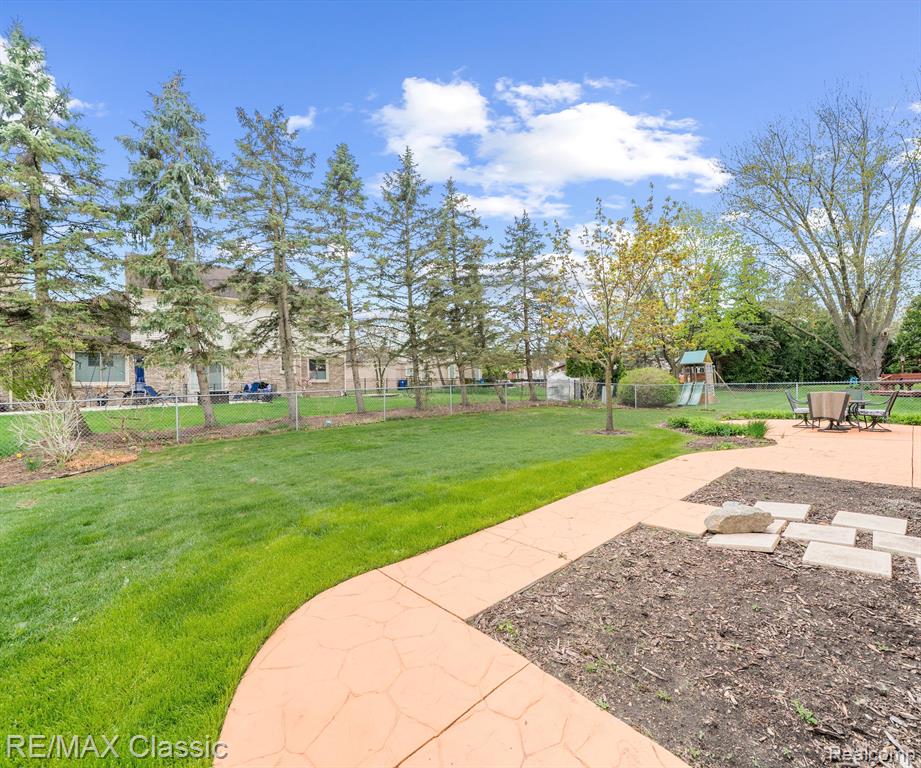 45597 HOLMES Drive, Canton, MI 48187 — Photo 65