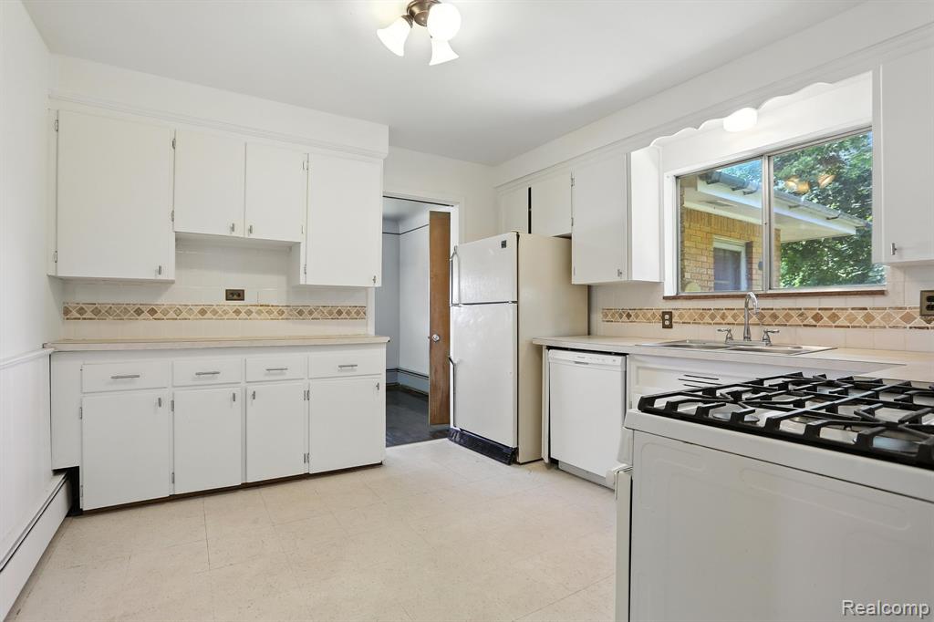 45411 Sterritt Street, Utica, MI 48317 — Photo 10