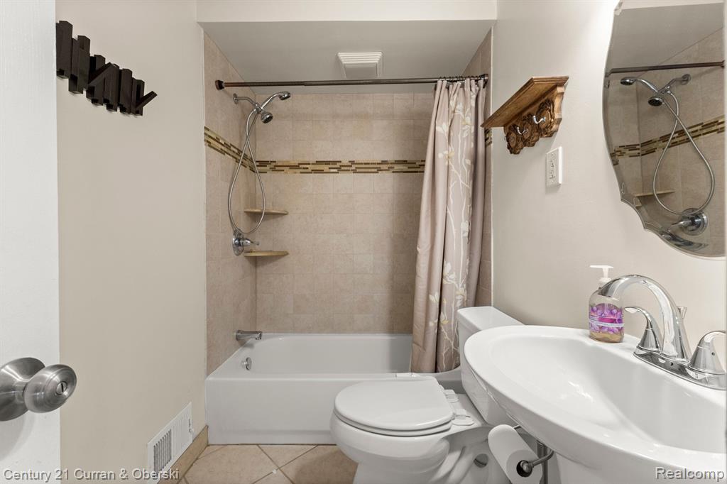 4615 MANDALAY Avenue, Royal Oak, MI 48073 — Photo 5