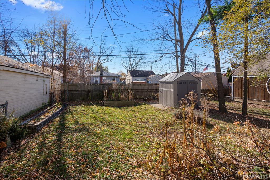 20842 Ridgemont Road, Harper Woods, MI 48225 — Photo 24