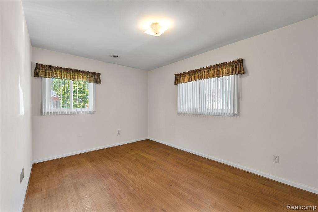 5725 Burger Street, Dearborn Heights, MI 48127 — Photo 18