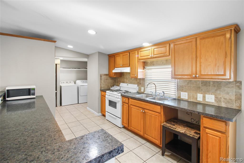 85 Oak Ridge, Monroe, MI 48161 — Photo 9