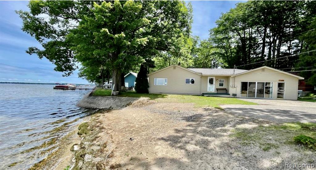 328 Sheridan Drive, Prudenville, MI 48651 — front exterior