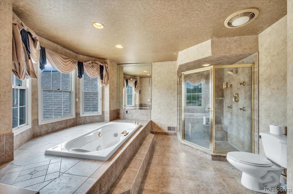 7882 Glacier Club Drive, Washington, MI — Photo 14