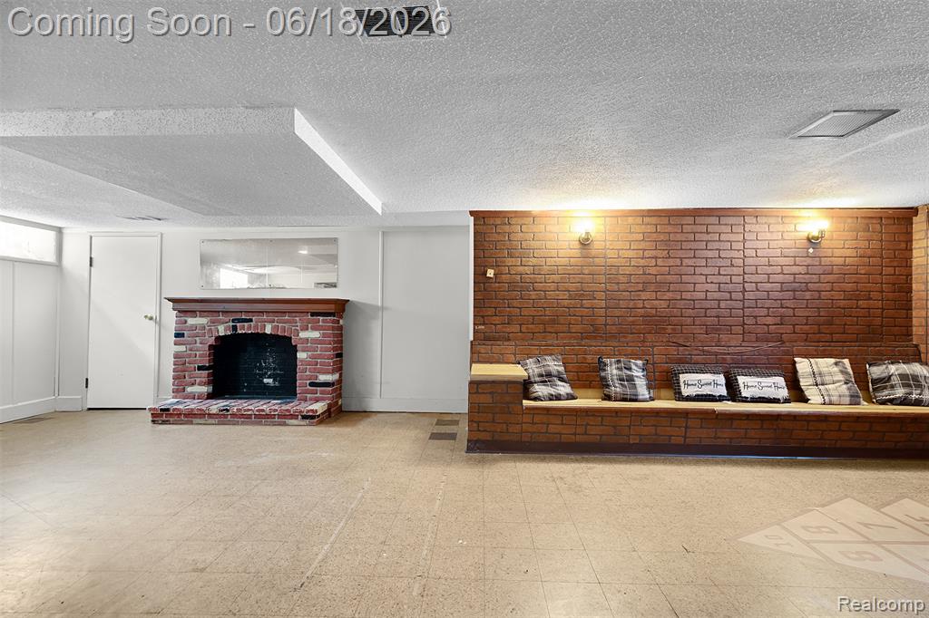 19296 Berden Street, Harper Woods, MI 48225 — Photo 13