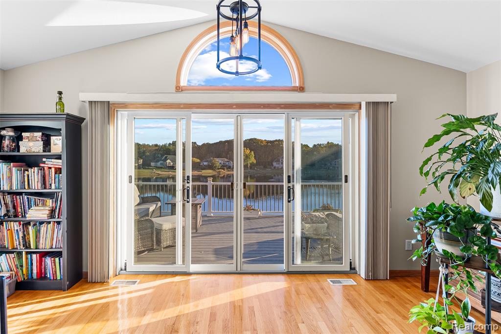 8460 Maurice Lane, Flushing, MI 48433 — Photo 11