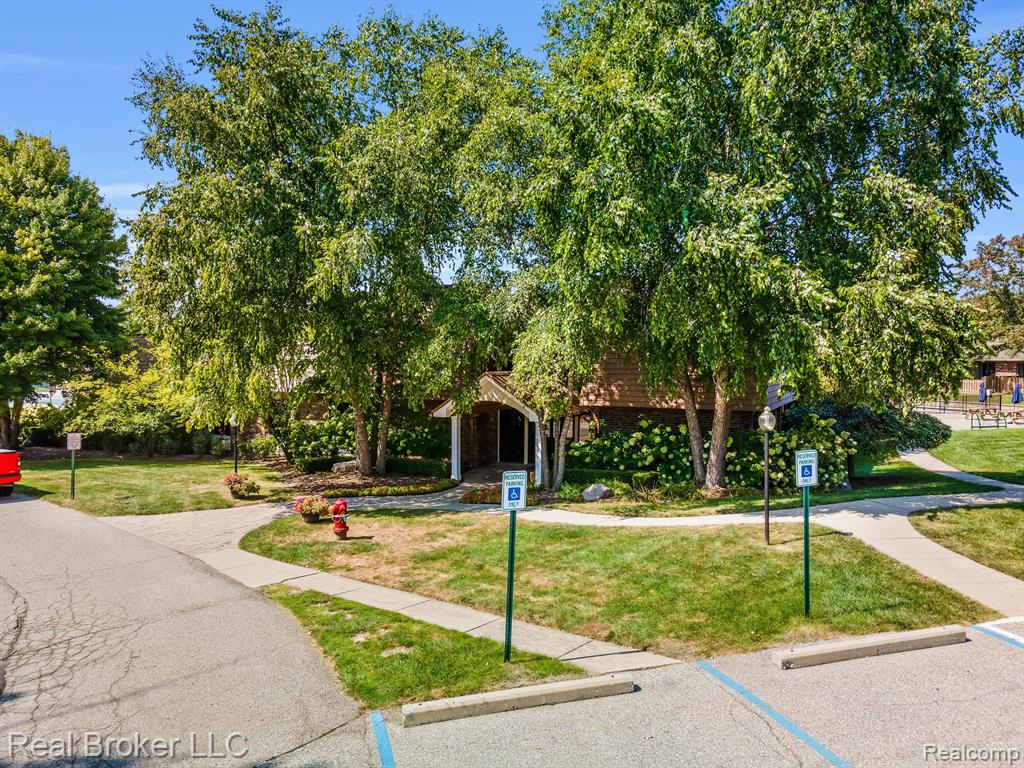 1448 BRENTWOOD Drive, Troy, MI 48098 — Photo 29