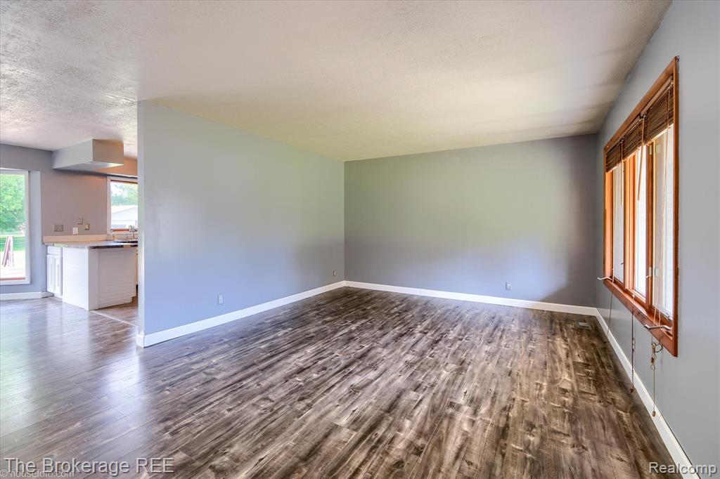 5495 E Coldwater Road, Flint, MI 48506 — Photo 10