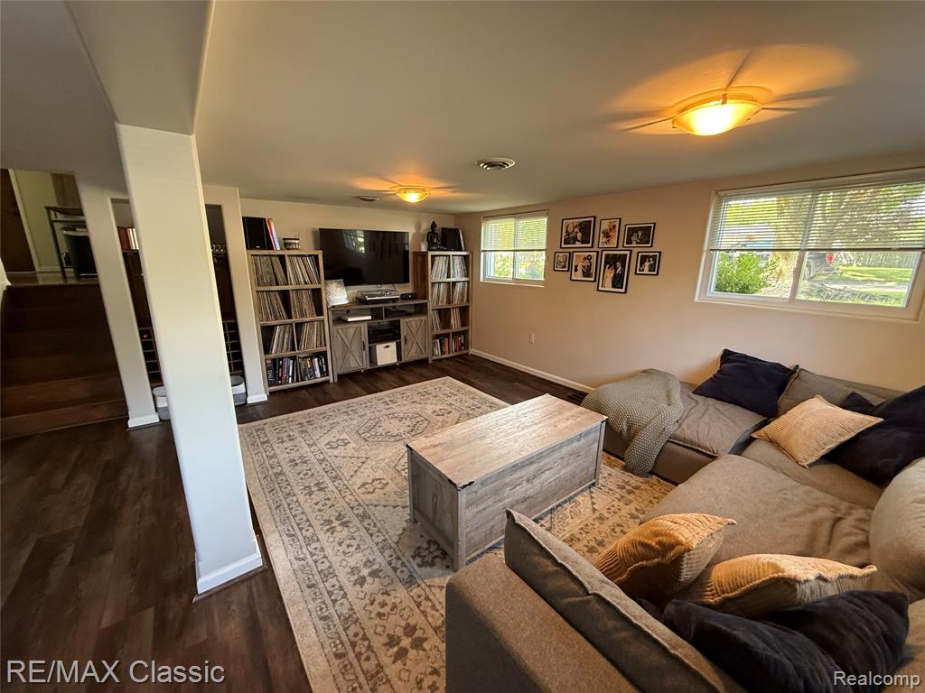 857 Panorama Drive, Milford, MI 48381 — Photo 8