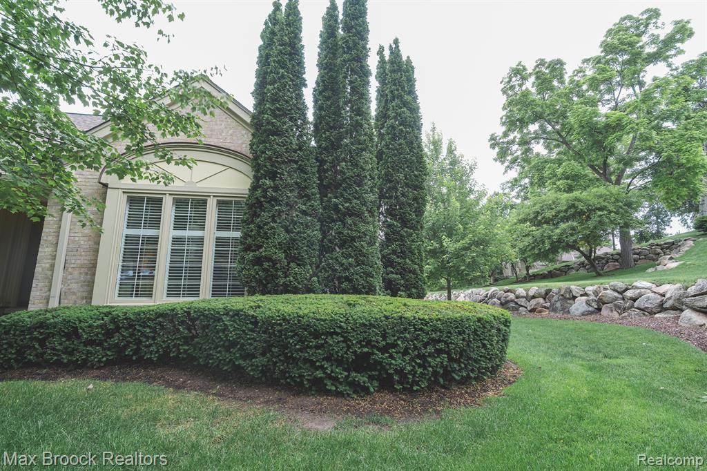 2426 HICKORY GLEN Drive, Bloomfield Hills, MI 48304 — Photo 36