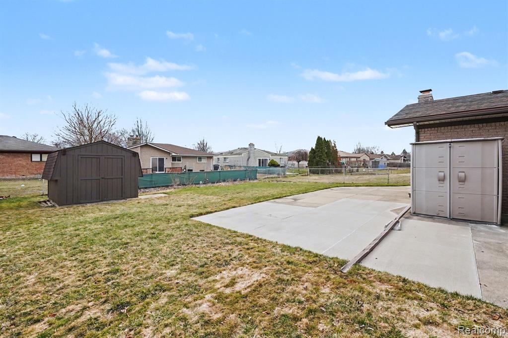 39712 Crystal Drive, Sterling Heights, MI 48310 — Photo 25