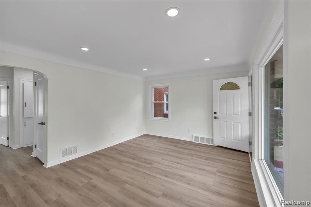10015 Marion, Redford, MI 48239 — Photo 14