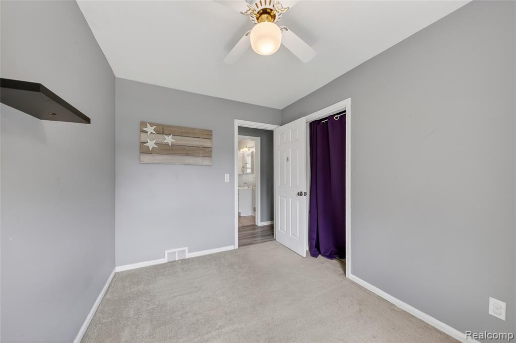 9818 Roseland Street, Livonia, MI 48150 — Photo 19