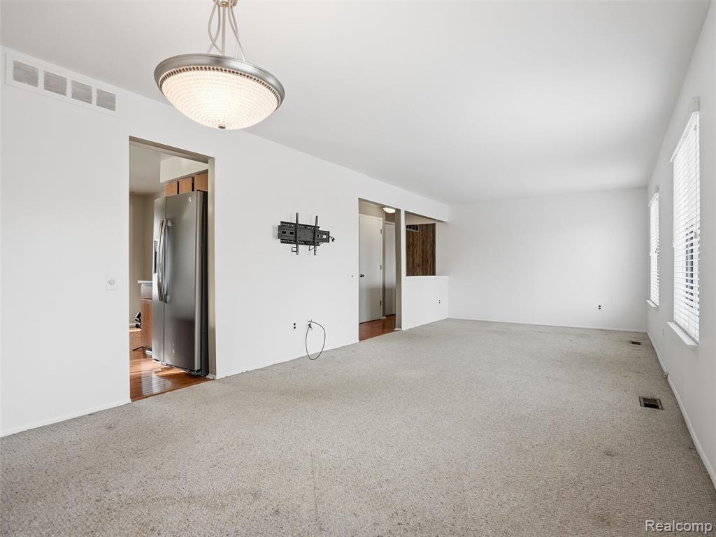 5585 Culpepper Drive, West Bloomfield, MI — Photo 12