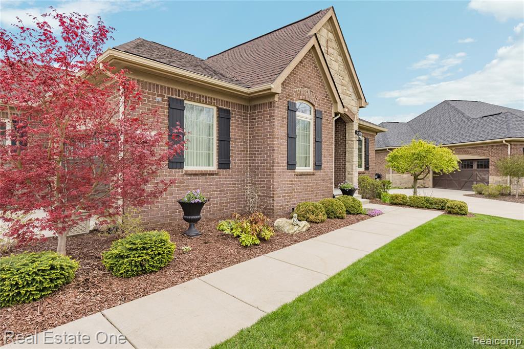 49031 Honey Tree Court Court, Northville, MI 48168 — Photo 4