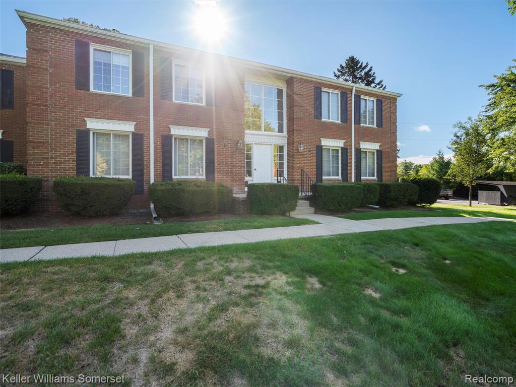 773 E Fox Hills Drive, Bloomfield Hills, MI 48304 — Photo 2