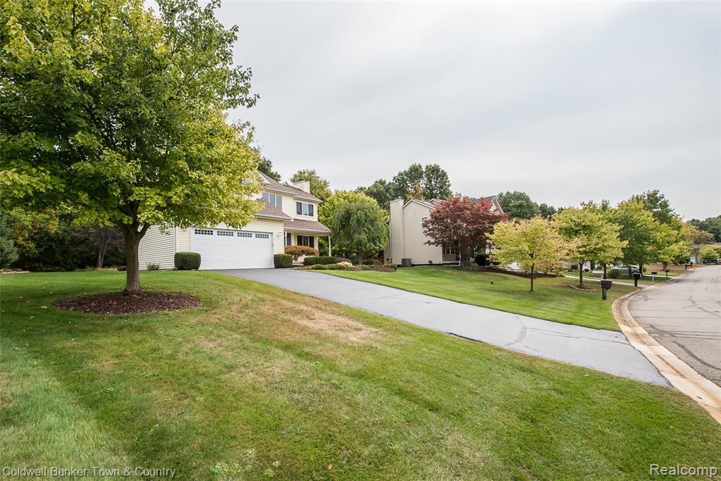 9344 Huron Park Drive, Brighton, MI 48116 — Photo 37