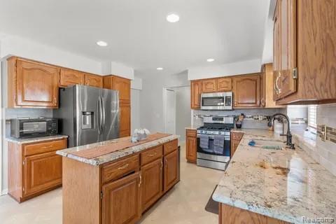 54774 Ashley Lauren Drive, Macomb, MI 48042 — Photo 12