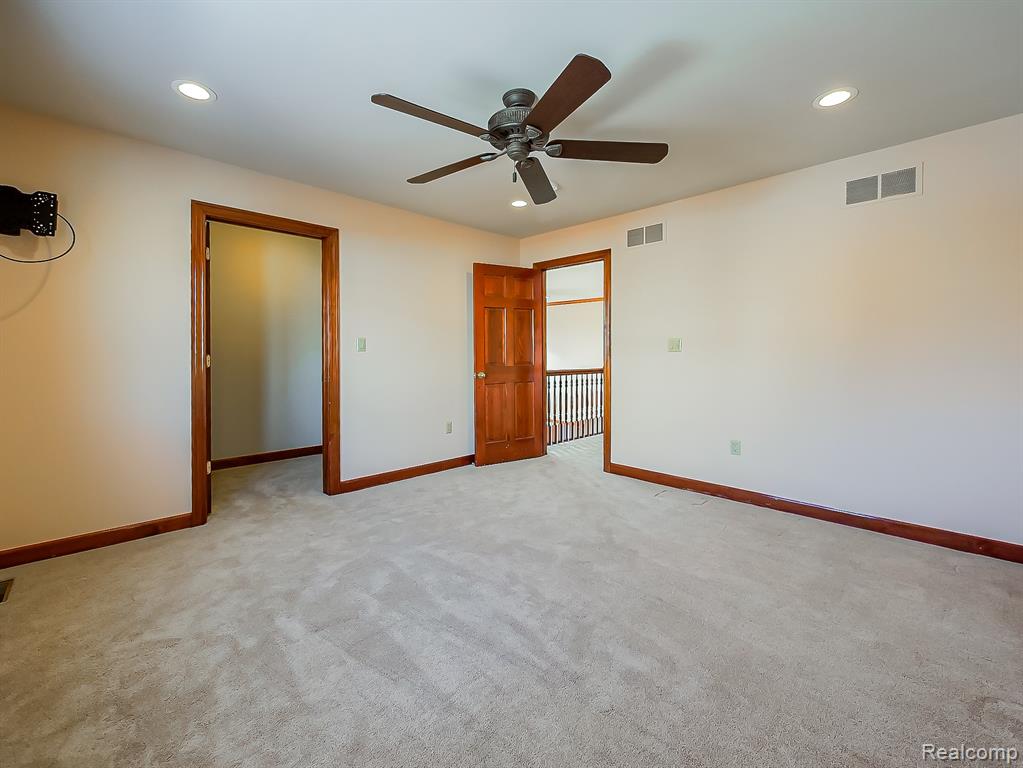 7364 Essex Drive, West Bloomfield, MI — Photo 45