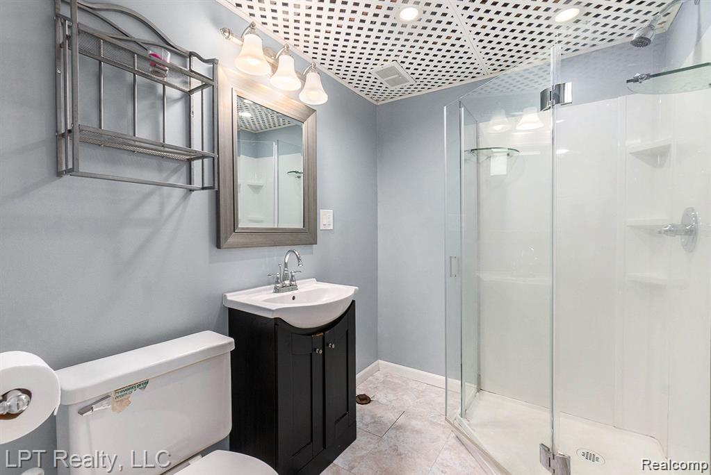 714 E 12 Mile Road, Royal Oak, MI 48073 — Photo 14