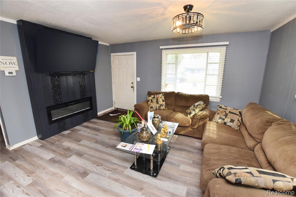409 W Alma Avenue, Flint, MI 48505 — Photo 2