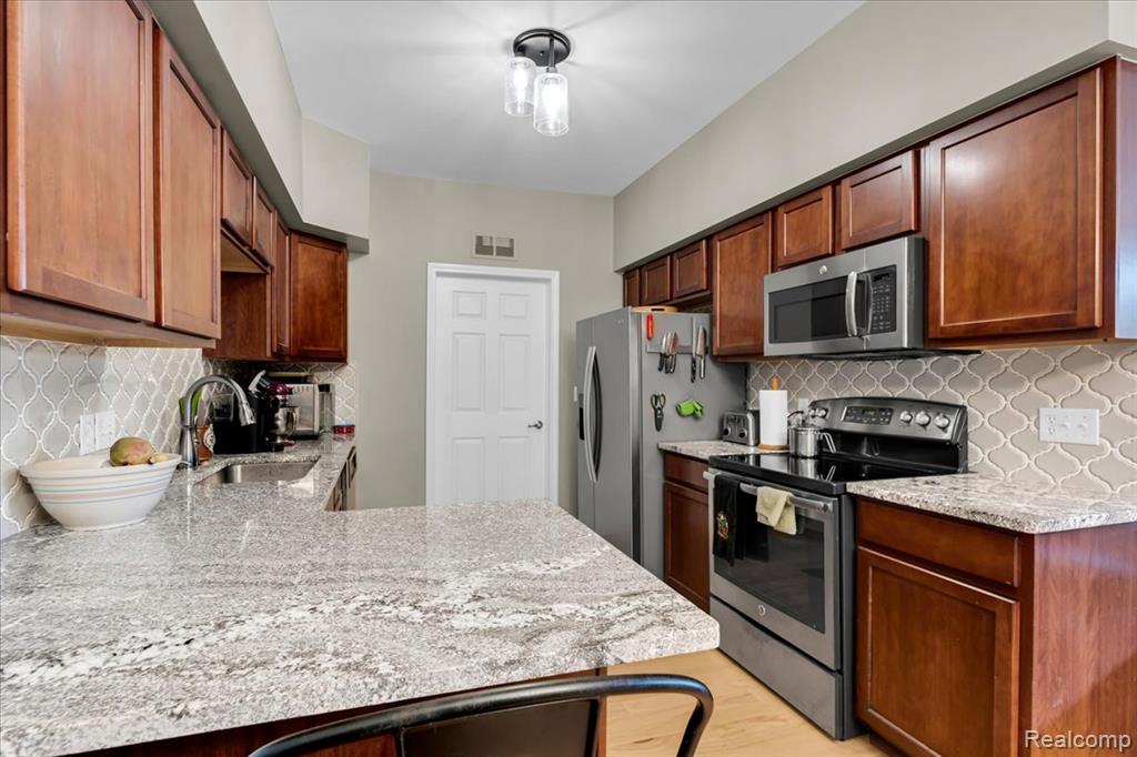 610 Belmonte Drive, Waterford, MI 48328 — Photo 12