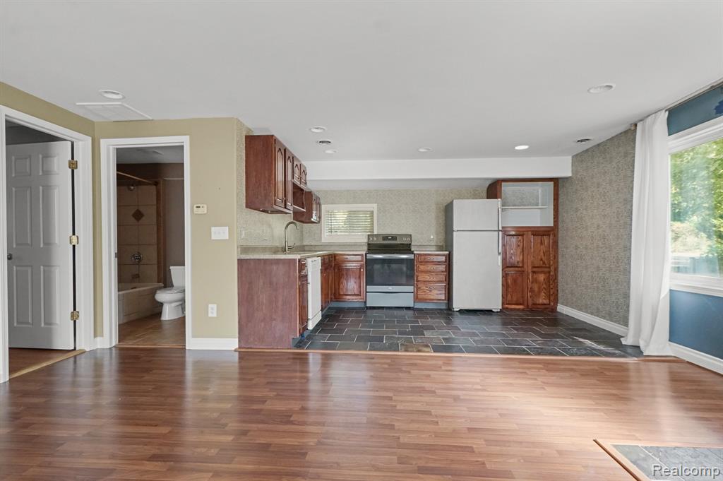 9106 Maple Road, Clay, MI 48001 — Photo 11