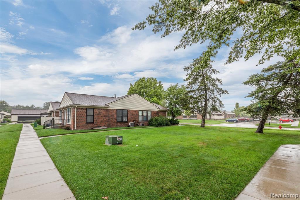40160 NEWPORT Drive, Plymouth, MI 48170 — Photo 32