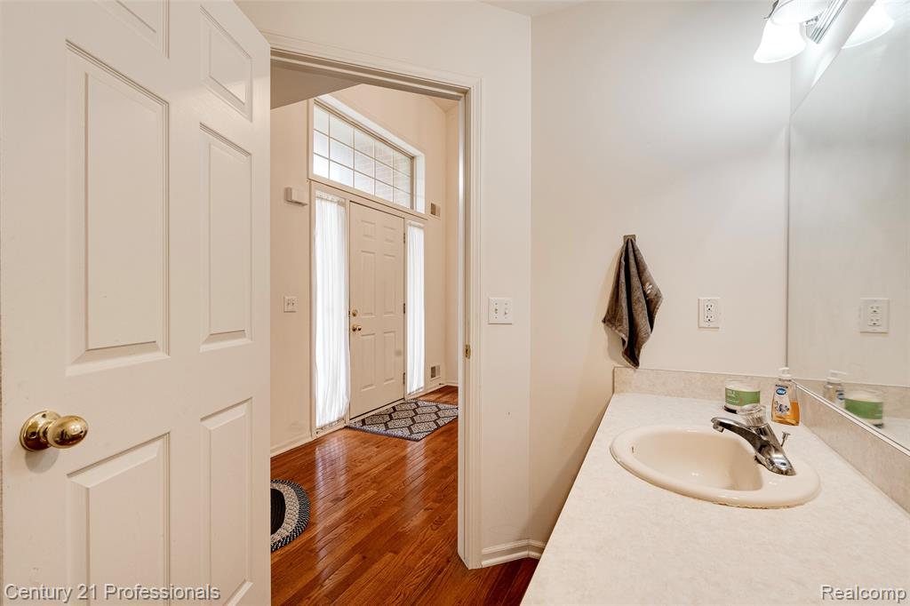 5958 Lochmore Drive, Commerce Twp, MI 48382 — Photo 17
