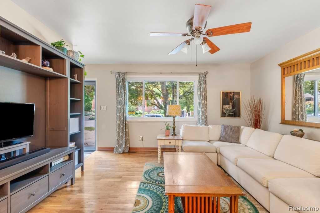 369 LARKSPUR Street, Ann Arbor, MI 48105 — Photo 8