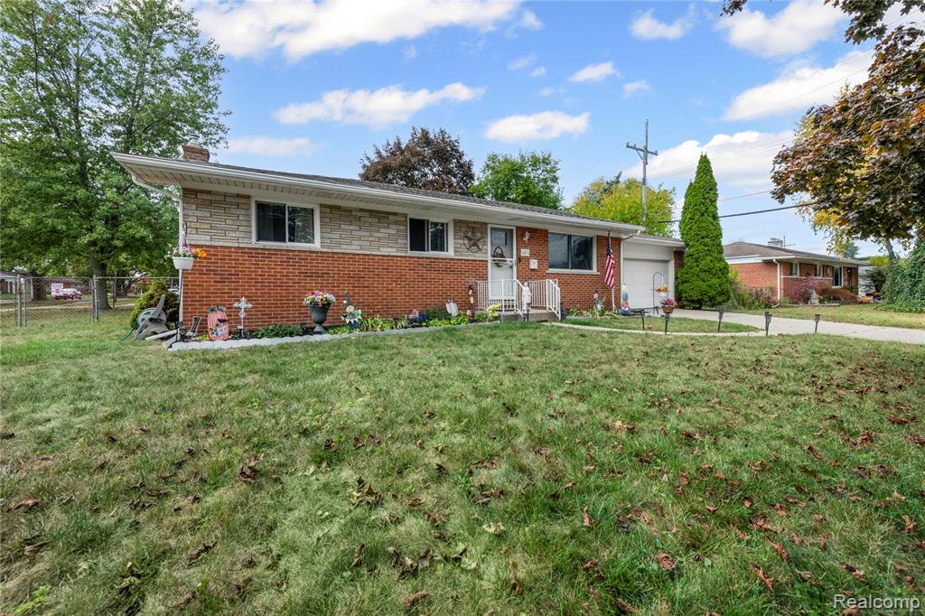 6815 Apache Trail, Westland, MI — Photo 4