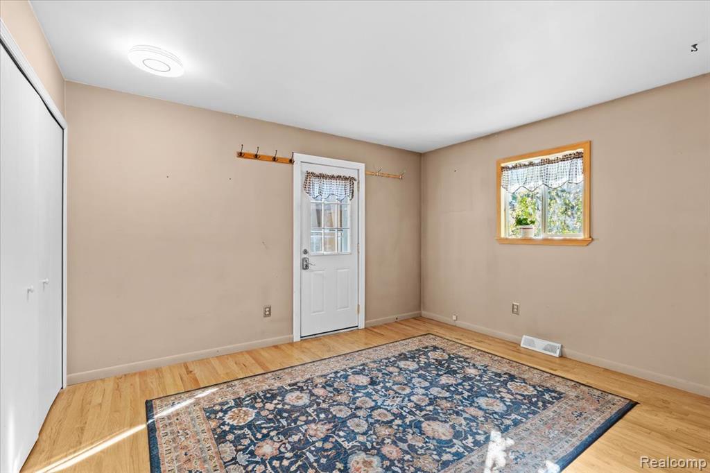 4485 Pommore, Milford, MI 48380 — Photo 17