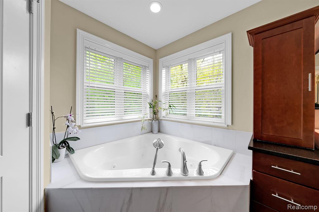 1475 St James Boulevard, Ann Arbor, MI 48108 — Photo 27