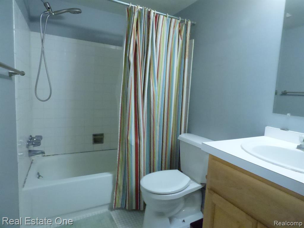 202 Princeton Drive, South Lyon, MI 48178 — Photo 12