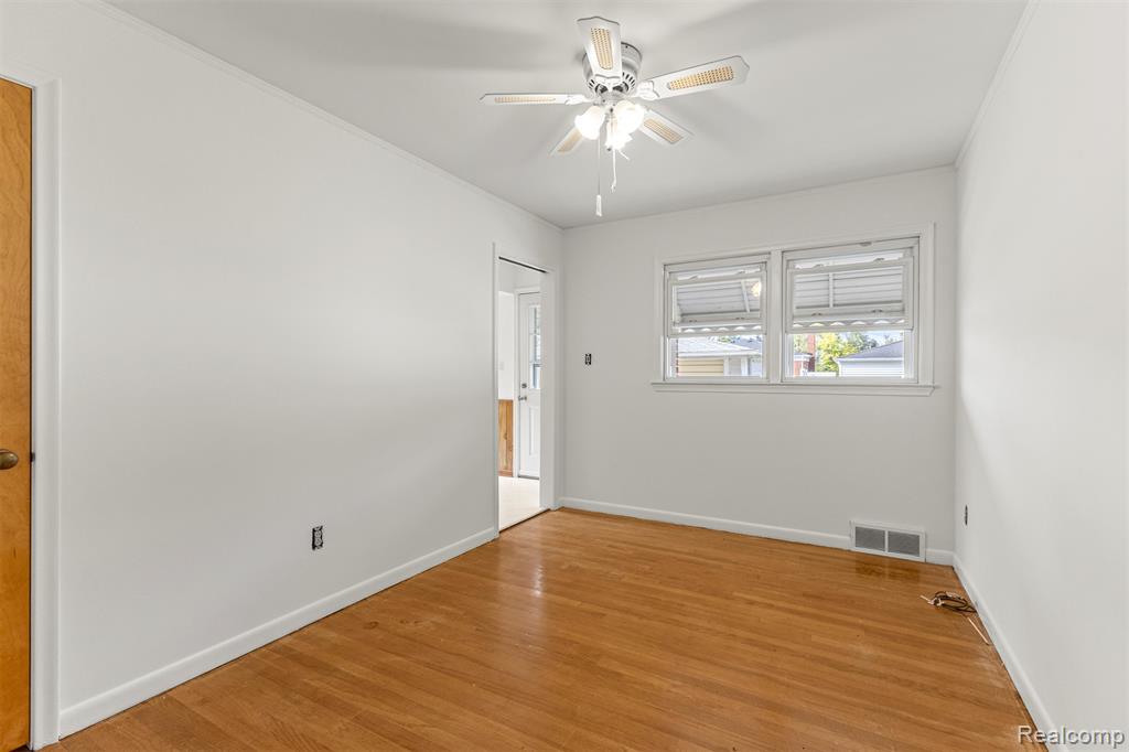 8255 Kinmore Street, Dearborn Heights, MI 48127 — Photo 14