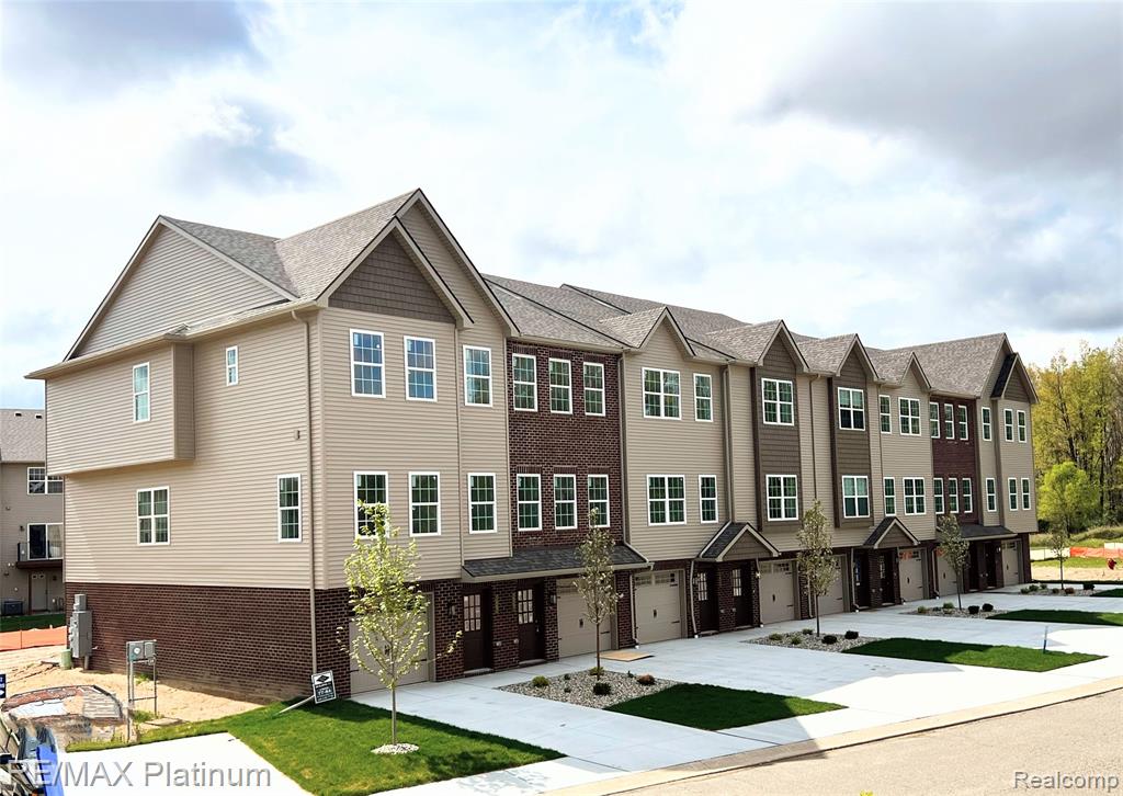 1695 PINECROFT Lane, Howell, MI 48855 — front exterior