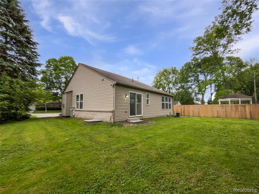 9657 Rockland, Redford, MI 48239 — Photo 10
