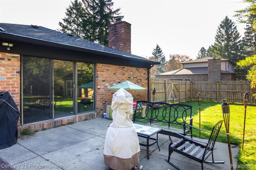 9418 Oakmont Drive, Grand Blanc, MI 48439 — Photo 47
