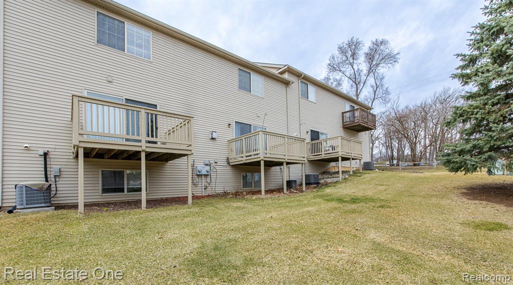 1277 Edelweiss Lane, Waterford, MI 48327 — Photo 44